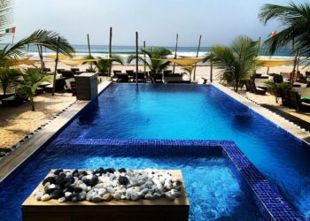 Kame Surf Camp & School : L’oasis chic d’Assinie pour les amoureux de fruits de mer et de surf