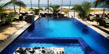 Kame Surf Camp & School : L’oasis chic d’Assinie pour les amoureux de fruits de mer et de surf