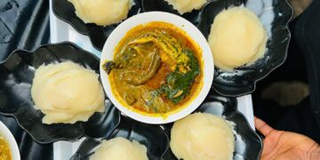 Chez Adjed à Abidjan : le royaume du placali et des souvenirs d’enfance